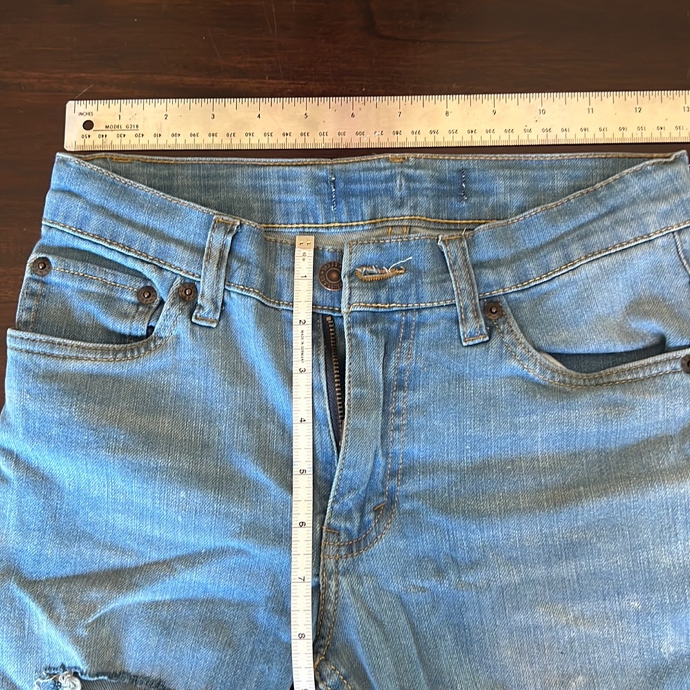 Levi’s distressed 26x26